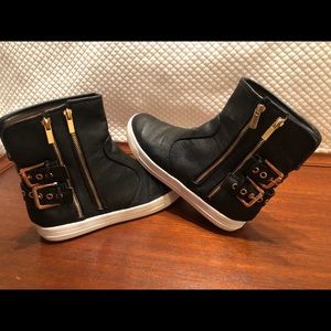 Dollhouse Black & Gold Size 10 Fashion Boots.